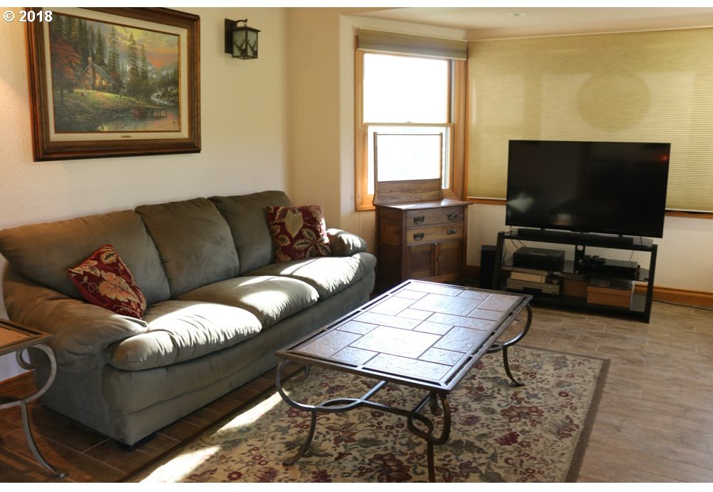 8674 South Myrtle Road Myrtle Creek, OR 97457 - Photo 1 of 29 Gallery Image 1