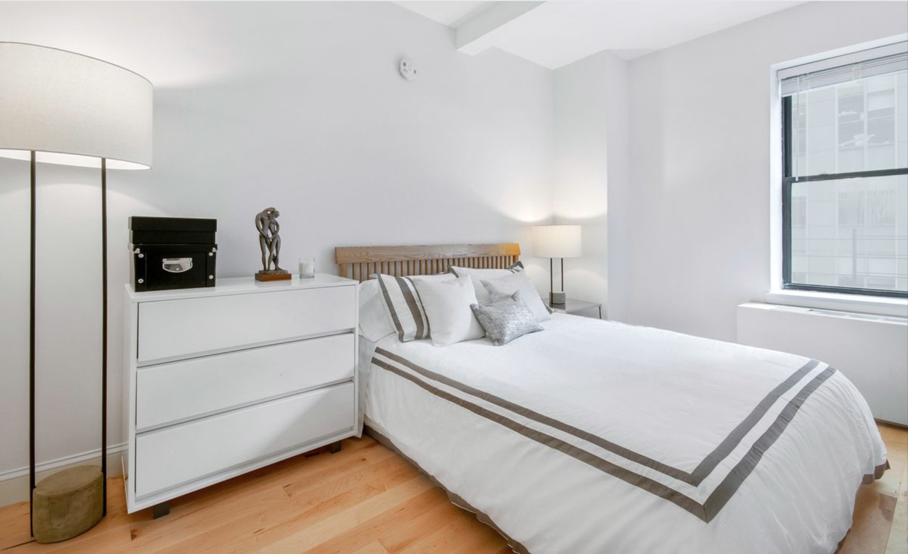 150 West 51st Street, Unit 1104 Manhattan, NY 10019 - Photo 3 of 7