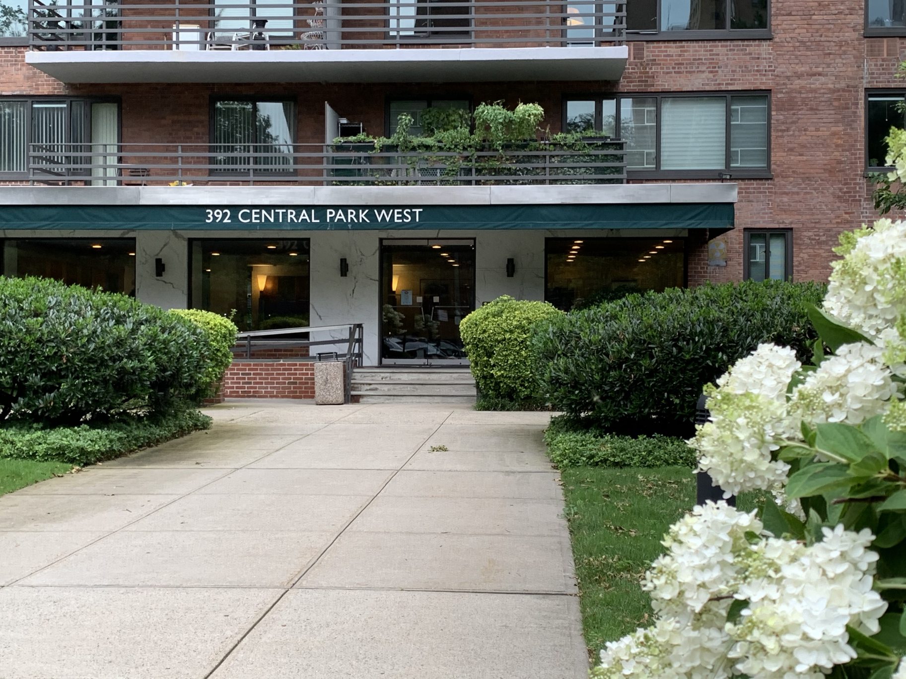 392 Central Park West, Unit 20L Manhattan, NY 10025 - Photo 7 of 8