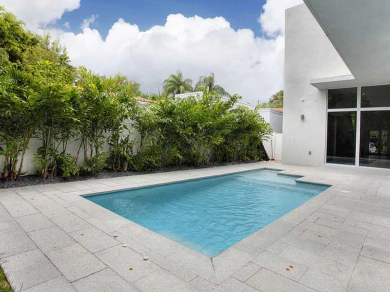 2275 Overbrook Street Miami, FL 33133 - Photo 3 of 34 Gallery Image 3