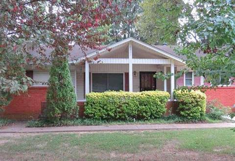 4911 Helene Road Memphis, TN 38117 - Photo 2 of 25 A nice covered porch greets your guests as they arrive.