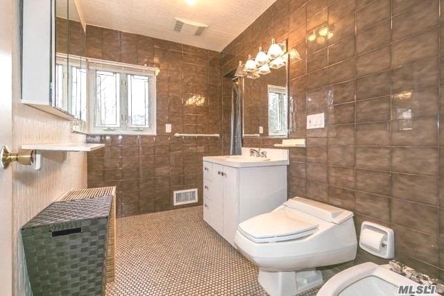 4 Larch Drive Great Neck, NY 11021 - Photo 7 of 20