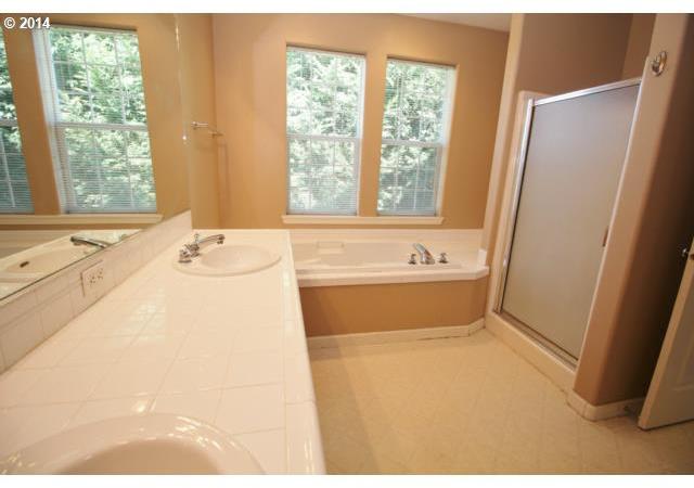 1072 Northwest Burnside Road Gresham, OR 97030 - Photo 12 of 16 Gallery Image 12