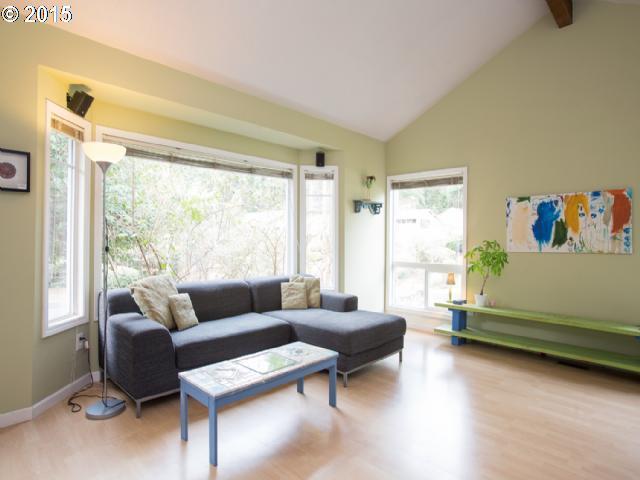 6026 Southwest Jan Tree Court Portland, OR 97219 - Photo 4 of 16 Gallery Image 4