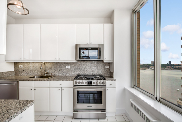 200 Riverside Boulevard, Unit 26D Manhattan, NY 10069 - Photo 5 of 11