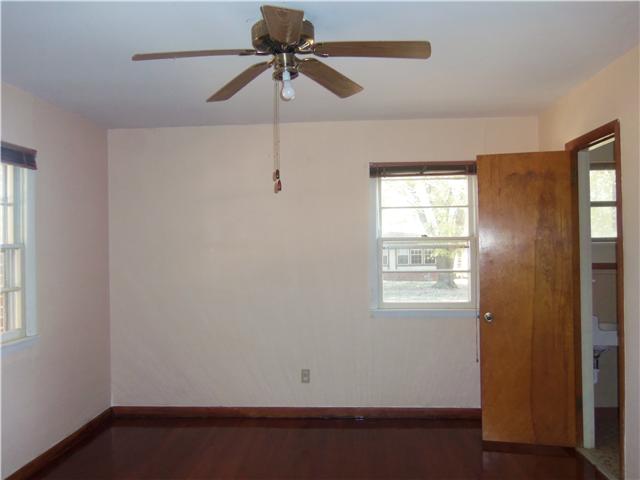 500 Hillwood Road Tullahoma, TN 37388 - Photo 11 of 16 Master with full bath