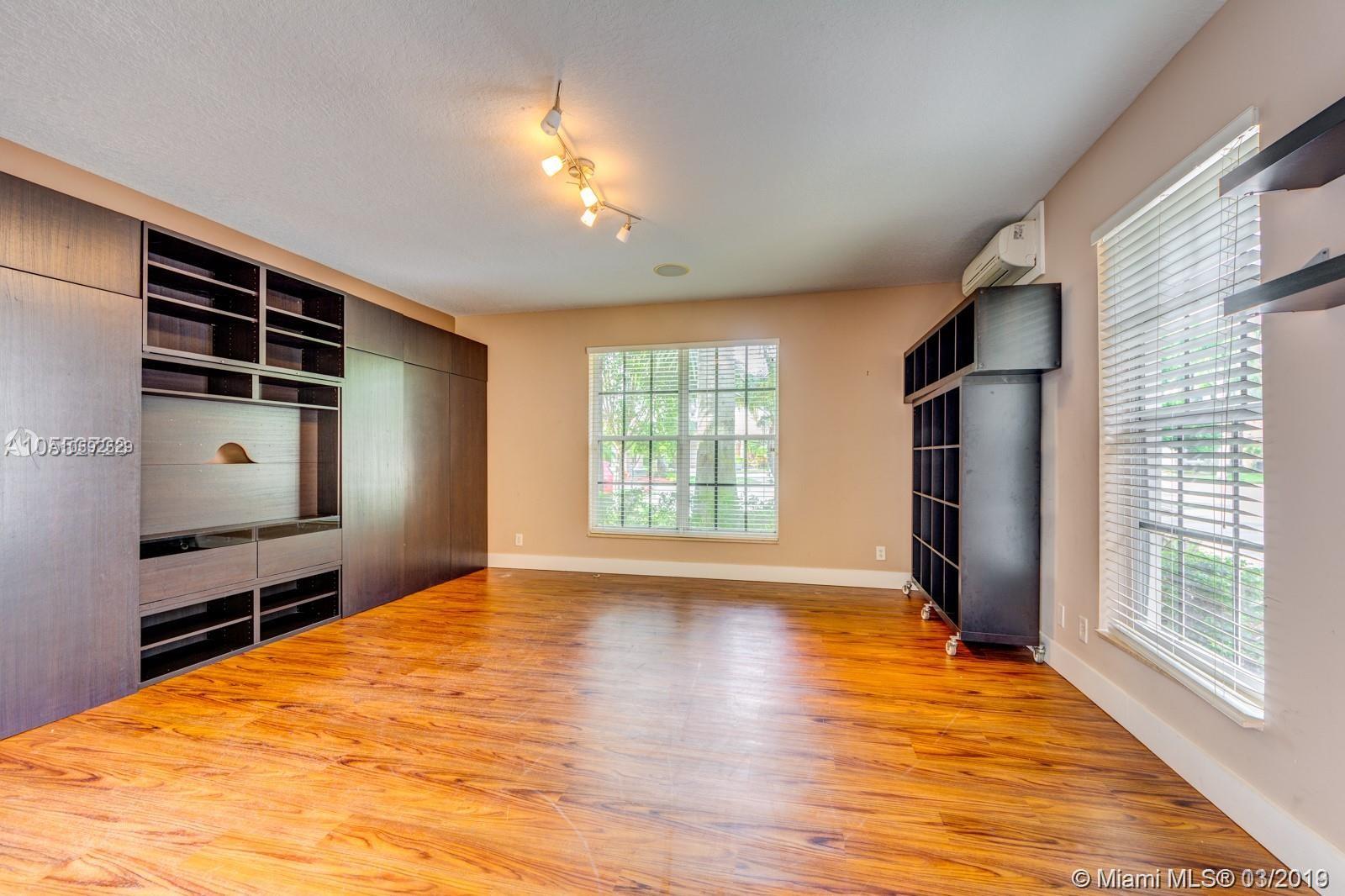 2019 Harbor View Circle Weston, FL 33327 - Photo 25 of 31