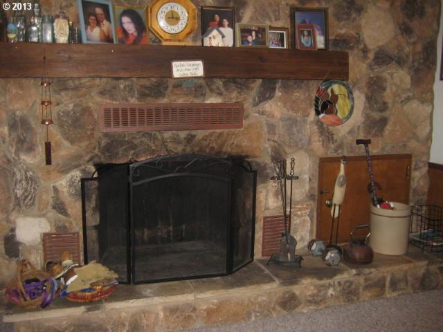 4245 Shoestring Road Riddle, OR 97469 - Photo 13 of 16