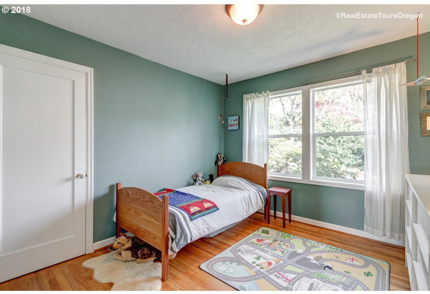 2216 Southwest Sunset Drive Portland, OR 97239 - Photo 14 of 32 Gallery Image 14