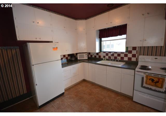 601 East 9th Street The Dalles, OR 97058 - Photo 8 of 16