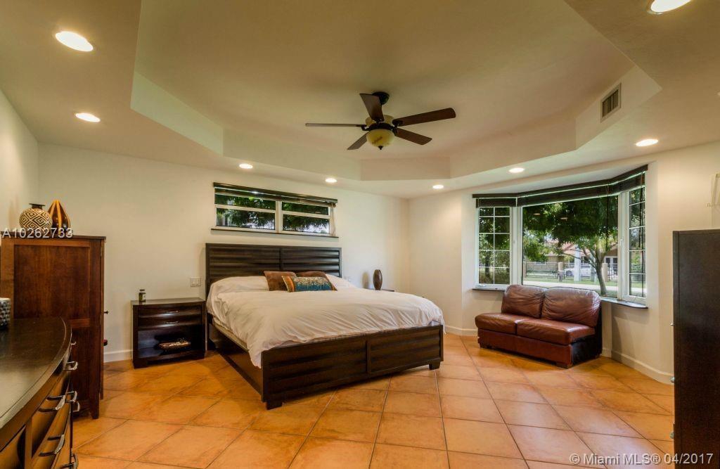 241 Southwest 129th Avenue Miami, FL 33184 - Photo 15 of 18