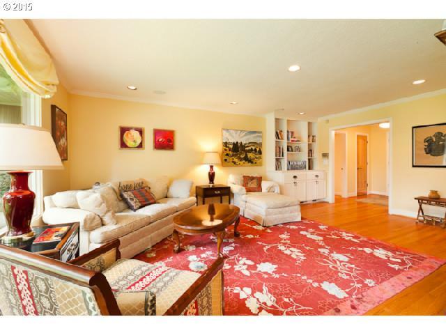 6439 Southwest Hamilton Way Portland, OR 97221 - Photo 3 of 16 Gallery Image 3