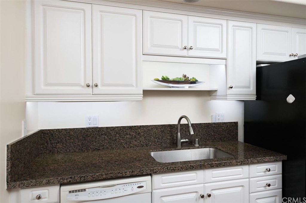 41 Nightshade Irvine, CA 92603 - Photo 6 of 51