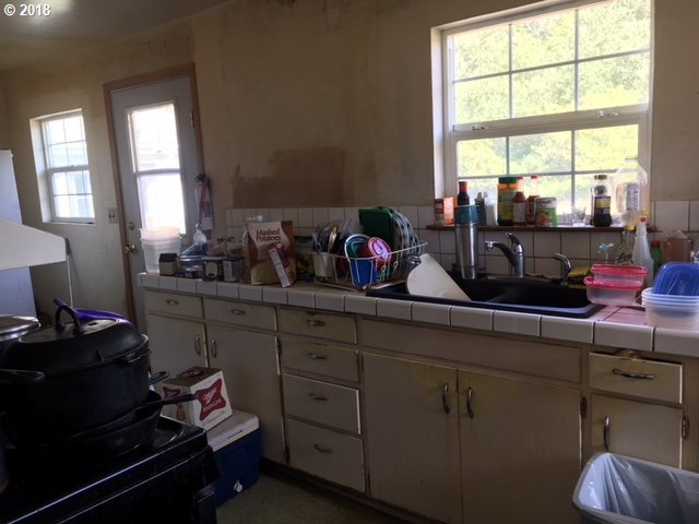 62931 Crown Point Road Coos Bay, OR 97420 - Photo 9 of 12