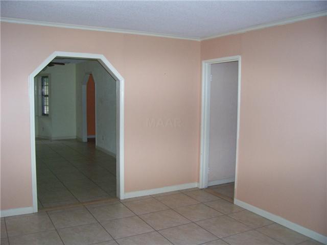 1843 Capri Road Memphis, TN 38117 - Photo 2 of 8 Gallery Image 2