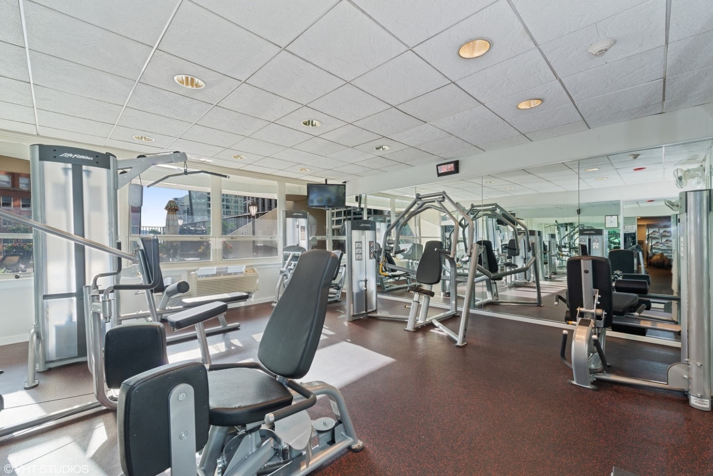 111 E Chestnut St, Chicago, IL 60611 - Photo 4 of 16