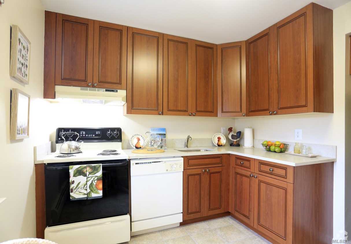 231 Milligan Road West Babylon, NY 11704 - Photo 3 of 17