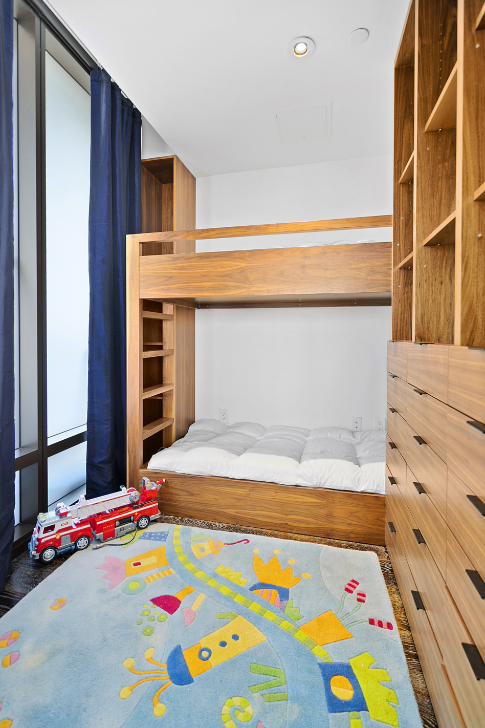 429 Kent Avenue, Unit 901 Brooklyn, NY 11249 - Photo 6 of 11