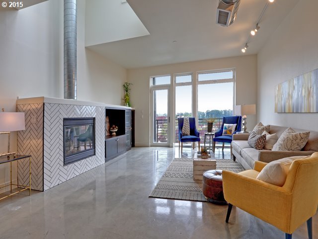 4632 Southwest Kelly Avenue Portland, OR 97239 - Photo 2 of 17