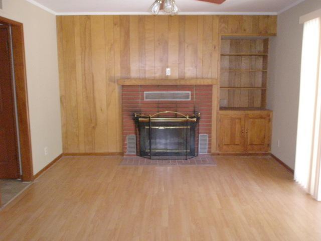 325 Evans Road Wofford Heights, CA 93285 - Photo 3 of 14 Family Room