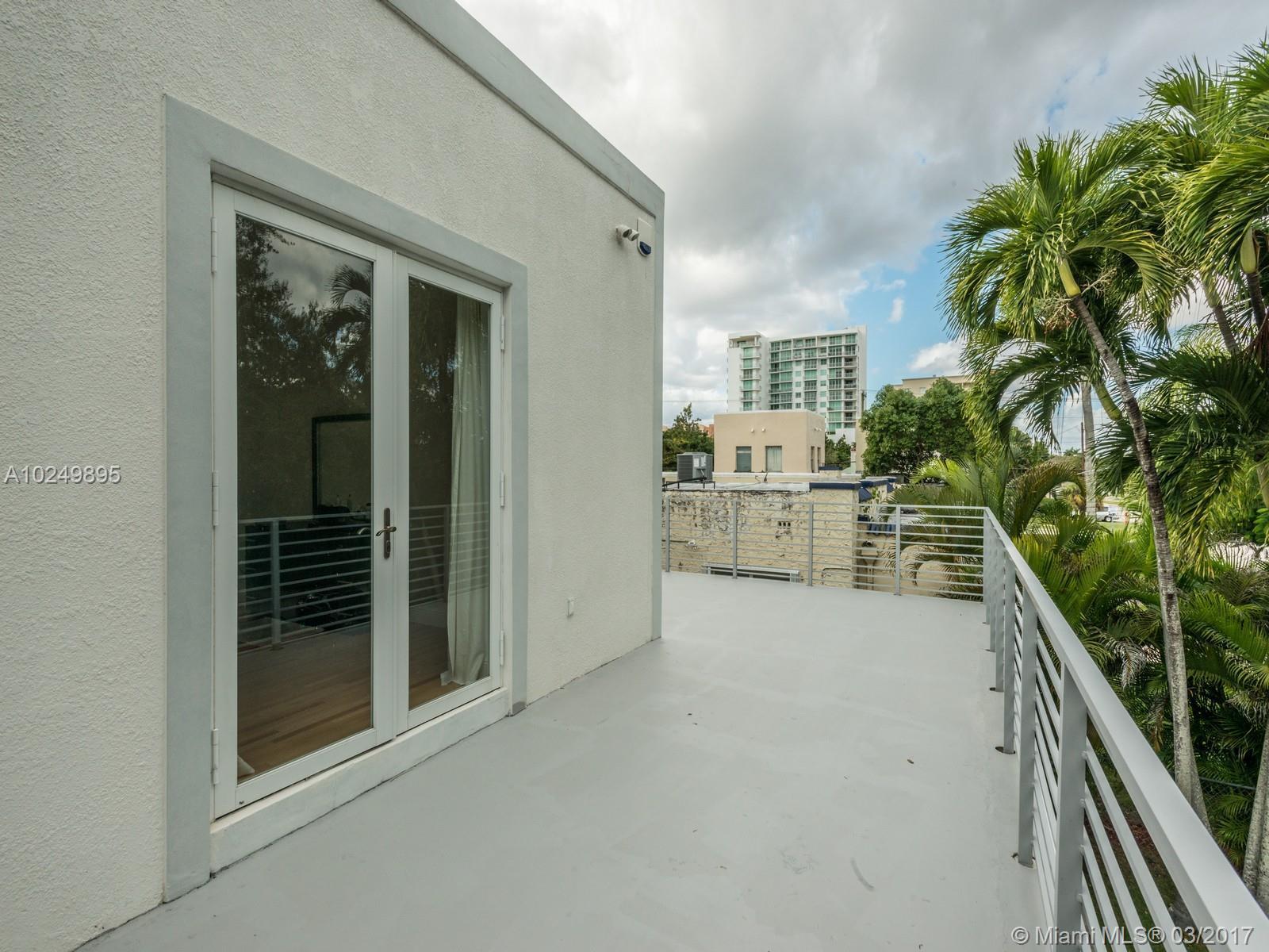 152 Southwest 20th Road Miami, FL 33129 - Photo 18 of 24