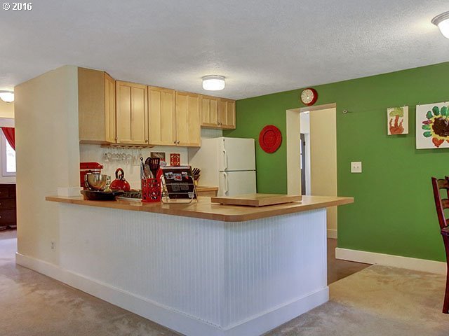 2802 Southwest Mitchell Court Portland, OR 97239 - Photo 10 of 32 Gallery Image 10