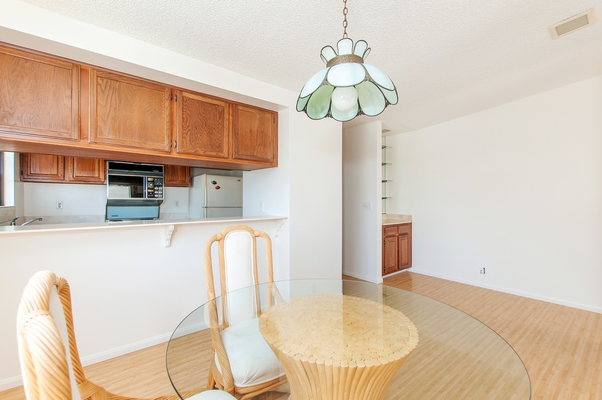 921 E Avenue, Unit E Coronado, CA 92118 - Photo 6 of 14 Dining/Kitchen area, with wet bar