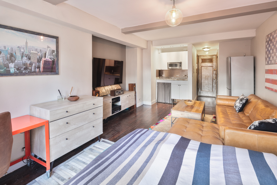 320 East 42nd Street, Unit 1607 Manhattan, NY 10017 - Photo 2 of 6