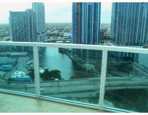 41 Southeast 5th Street, Unit 1517 Miami, FL 33131 - Photo 3 of 16