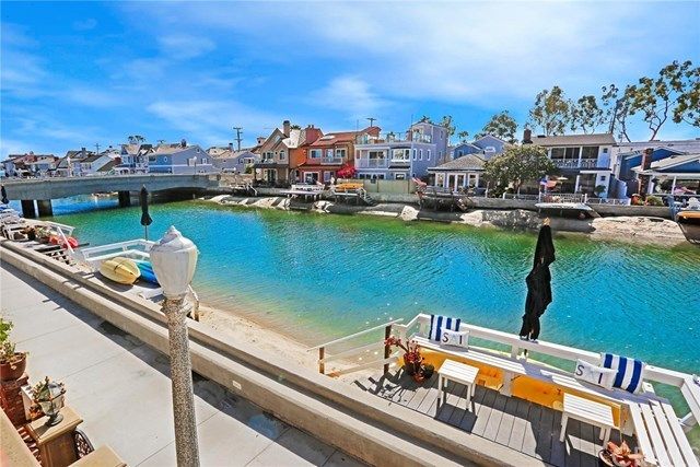 $2,900,000 | 208 Grand Canal, Newport Beach, CA 92662