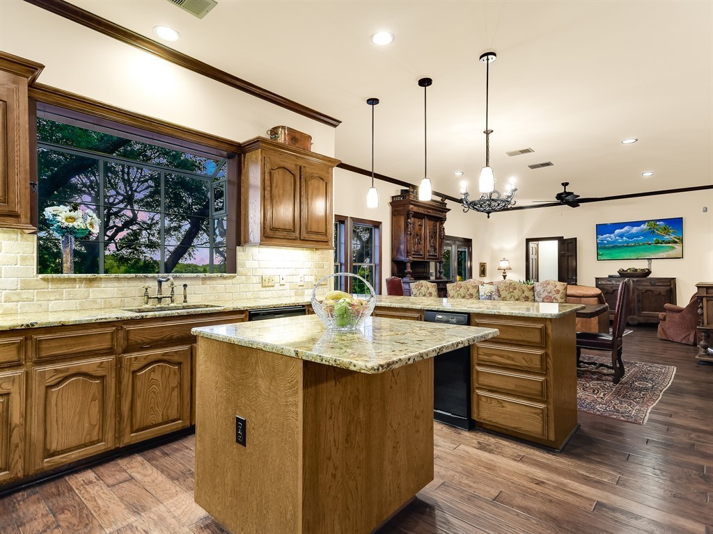 805 Crystal Mountain Drive Austin, TX 78733 - Photo 10 of 38