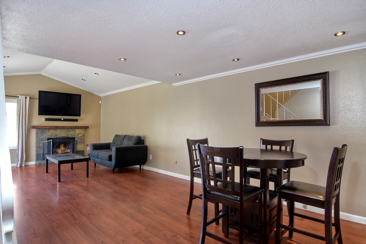 10380 Rochelle Avenue Santee, CA 92071 - Photo 4 of 25 Gallery Image 4
