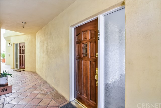 2311 Schader Drive, Unit 101 Santa Monica, CA 90404 - Photo 3 of 17