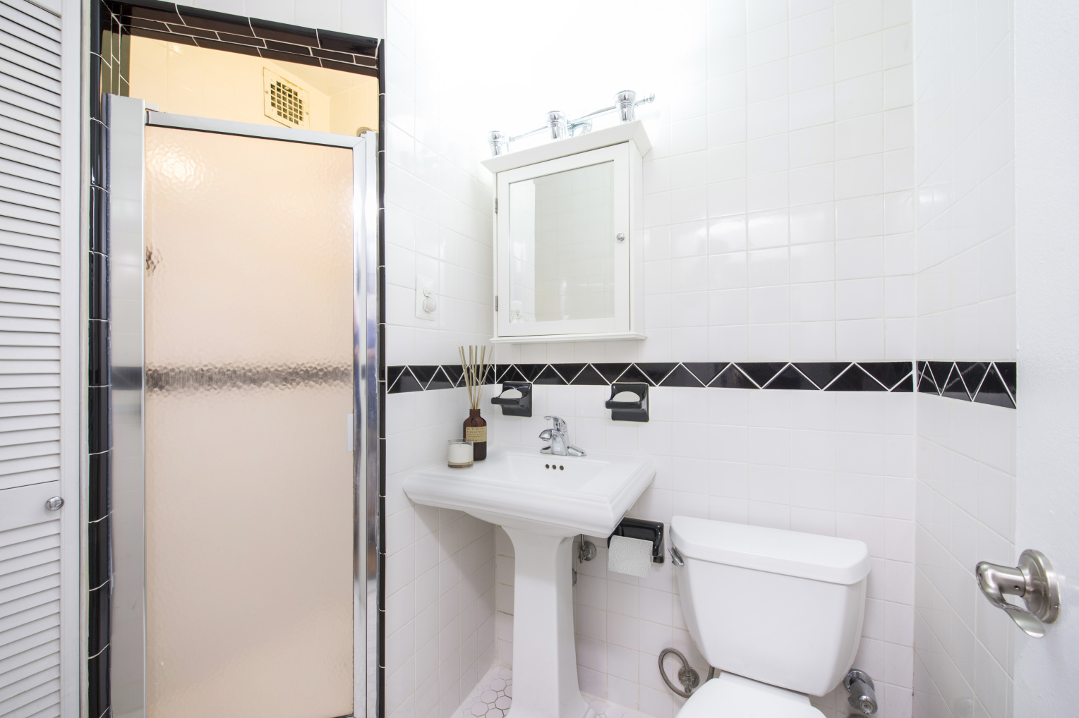 165 Christopher Street, Unit 3A Manhattan, NY 10014 - Photo 4 of 14