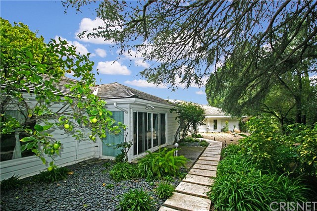 12445 Viewcrest Road Studio City, CA 91604 - Photo 3 of 28