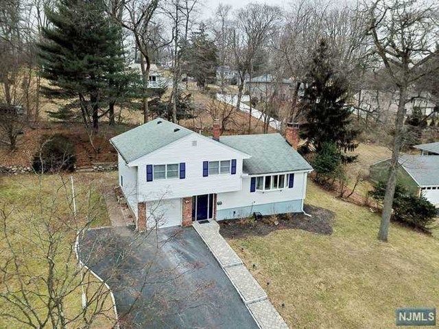 7 Queen Court Park Ridge, NJ 07656 - Photo 3 of 25