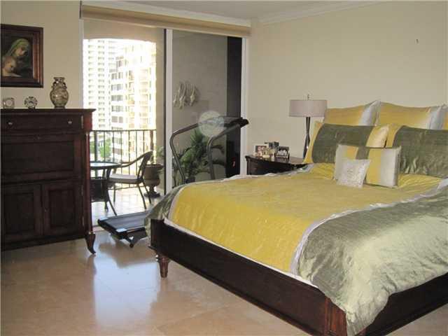 520 Brickell Key Drive, Unit A1214 Miami, FL 33131 - Photo 10 of 17