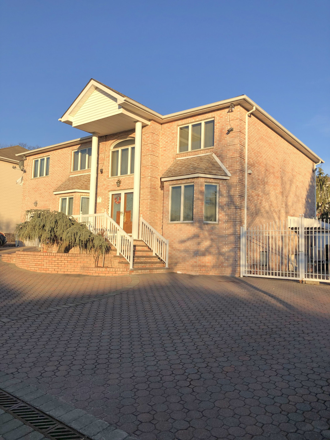 557 Ionia Avenue Compass