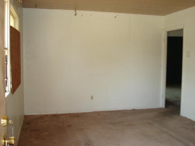 4897 Berta Road Memphis, TN 38109 - Photo 2 of 6 LIVING ROOM