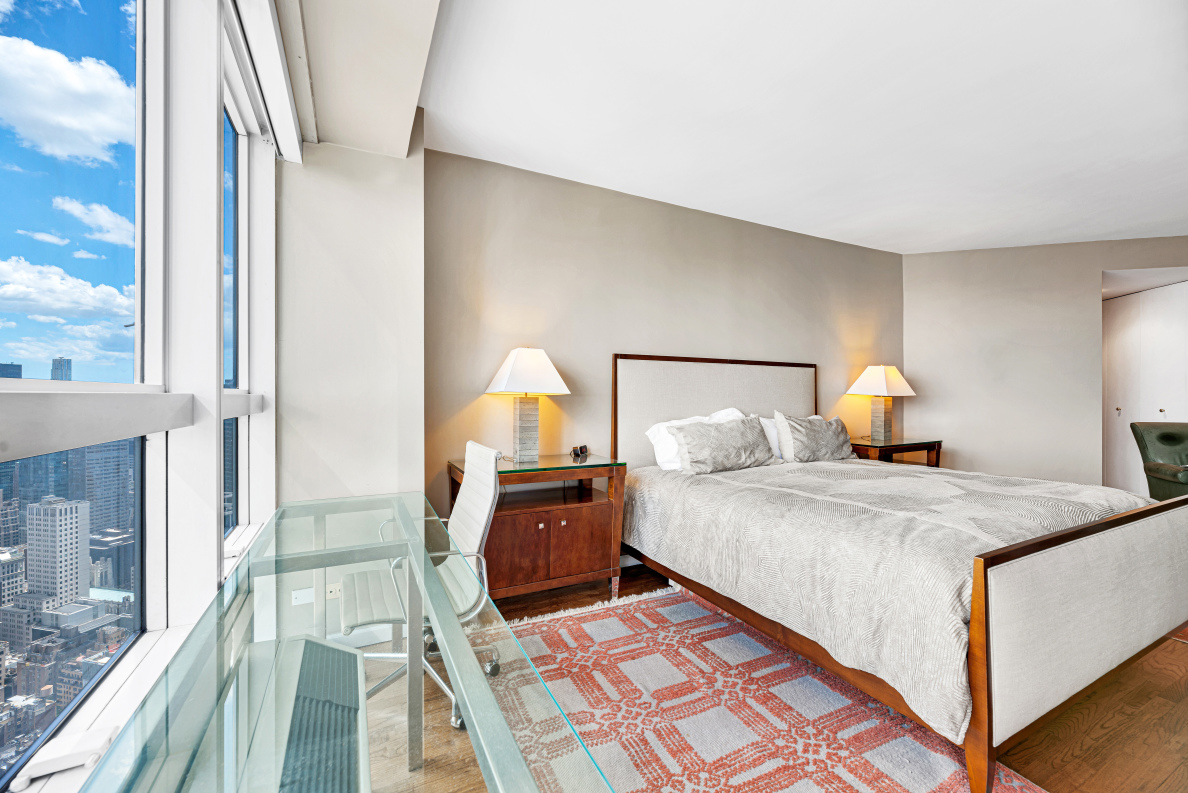 146 West 57th Street, Unit 67B Manhattan, NY 10019 - Photo 7 of 11