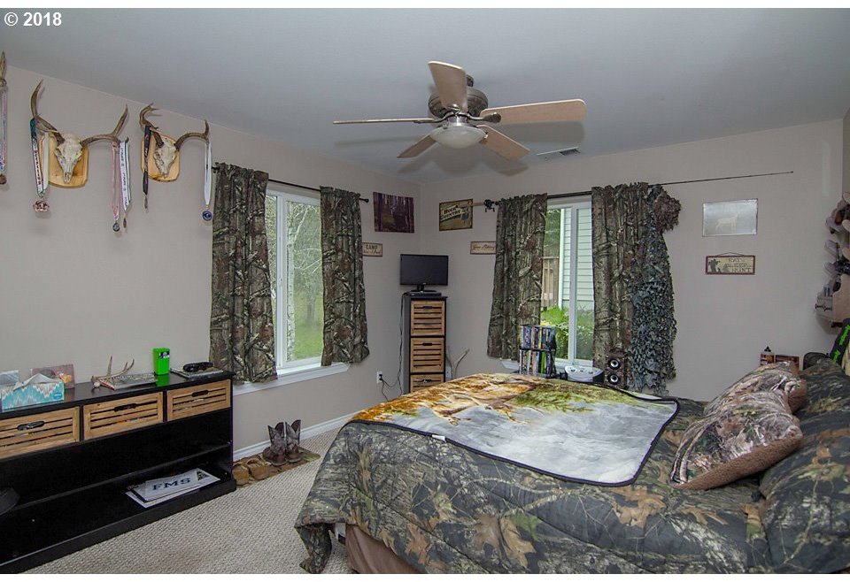 732 Becker Road Roseburg, OR 97471 - Photo 15 of 32