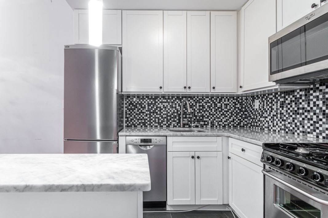 418 West 46th Street, Unit 1A Manhattan, NY 10036 - Photo 2 of 11