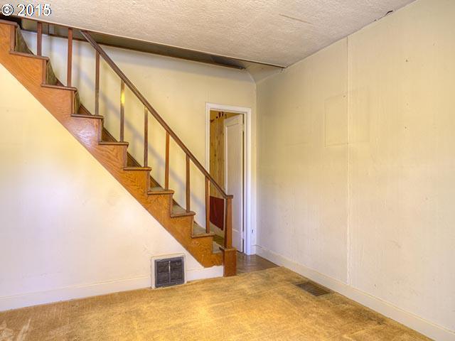 5819 Northeast Mason Street Portland, OR 97218 - Photo 11 of 14