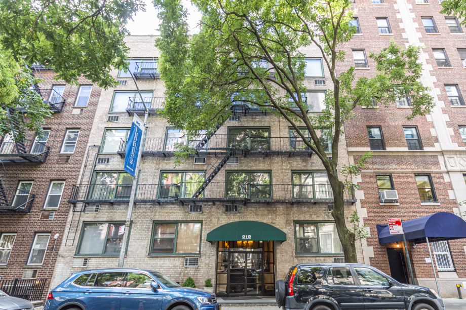 212 E 77th St, Manhattan, NY 10075 - Photo 1 of 2