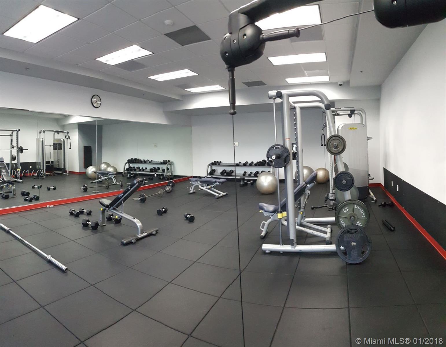 1200 Brickell Bay Drive, Unit 3915 Miami, FL 33131 - Photo 32 of 40