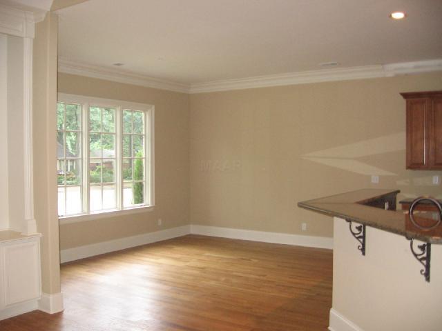 306 Colonial Road Memphis, TN 38117 - Photo 3 of 10 Breakfast Area