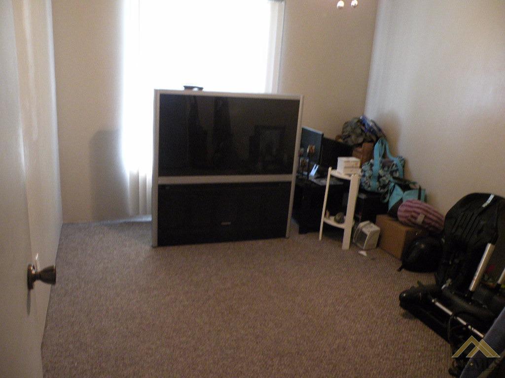 6820 Wilson Road Bakersfield, CA 93309 - Photo 11 of 13