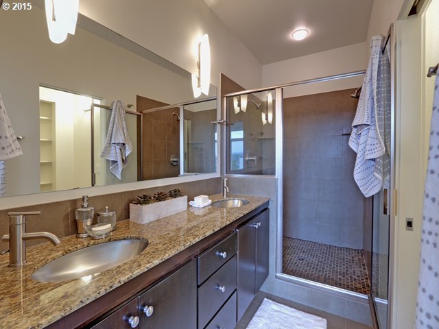 4632 Southwest Kelly Avenue Portland, OR 97239 - Photo 10 of 17