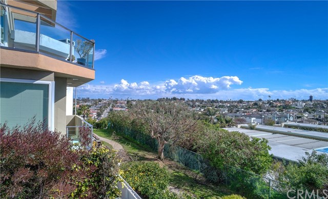 461 26th Street Manhattan Beach, CA 90266 - Photo 4 of 14