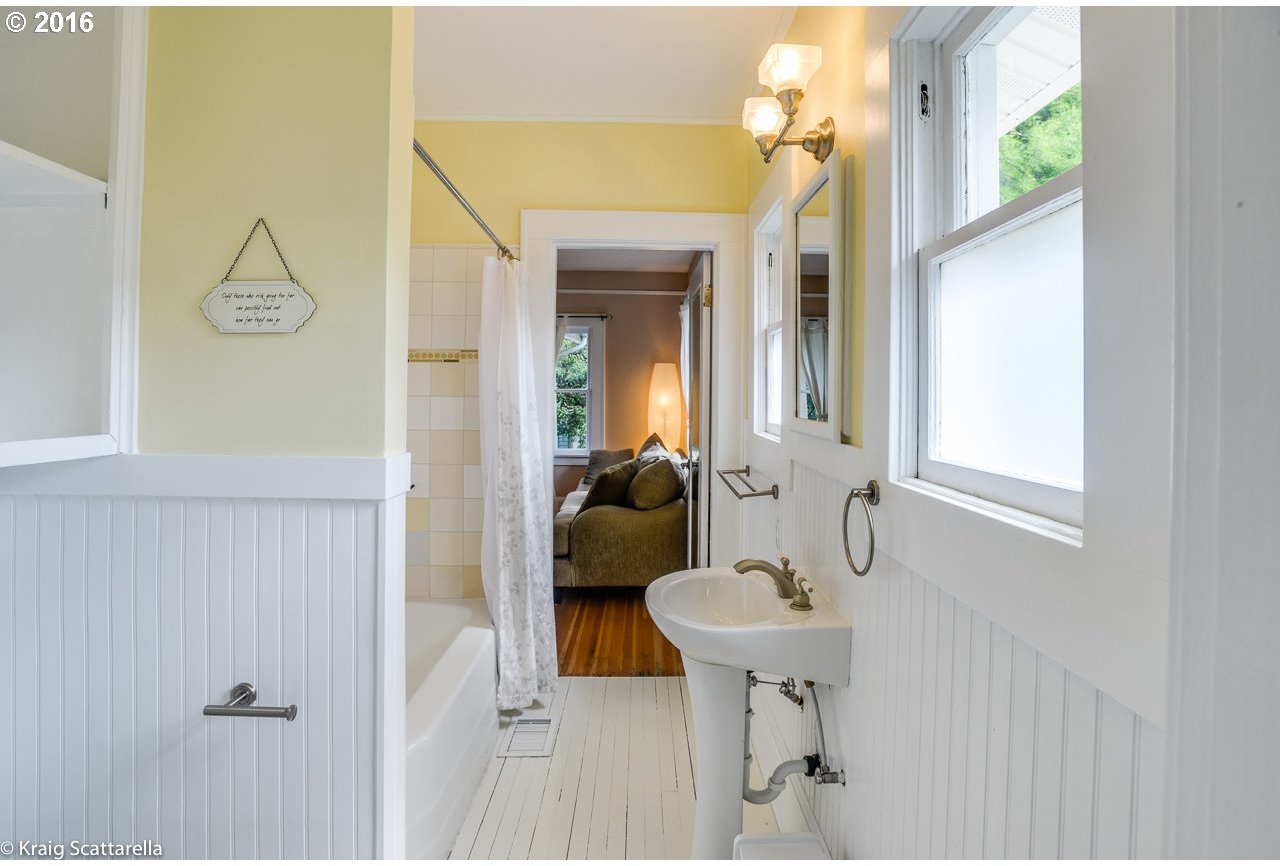 1306 Northeast Rosa Parks Way Portland, OR 97211 - Photo 14 of 24 Gallery Image 14